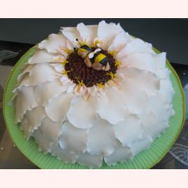 Торт на рождение ребенка "Пчелка"