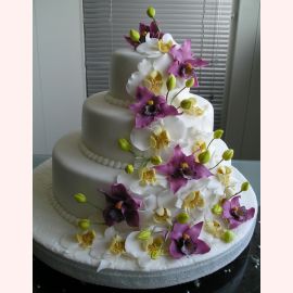 Торт "Каскад с цветками орхидеи"
