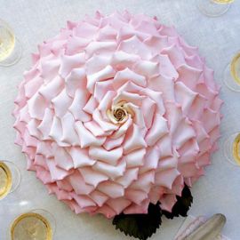 Торт на 8 марта "Розовые лепестки"