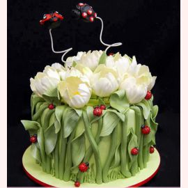 Торт "Тюльпаны с бабочками"