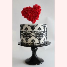 Торт для влюбленных  "Яркое сердце"