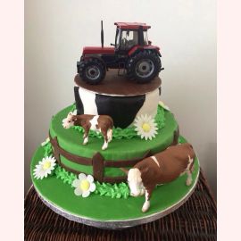 Торт "Трактор и коровы"