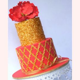 Торт "Красный цветок и золото"