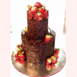 Торт "Шоколадное изящество и ягоды"