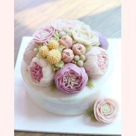 Торт с цветами из крема "Кремовые пышные пионы"
