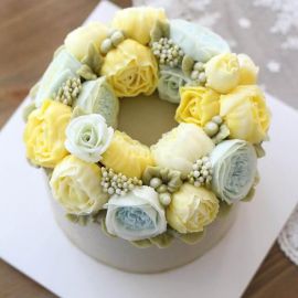 Торт с цветами из крема "Приятные цвета"