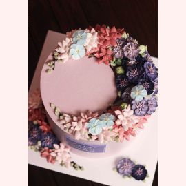 Торт с цветами из крема  "Красота маленьких цветов"