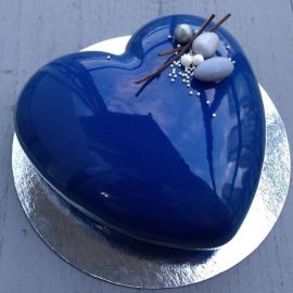 Торт с зеркальным гелем "Синее сердце"