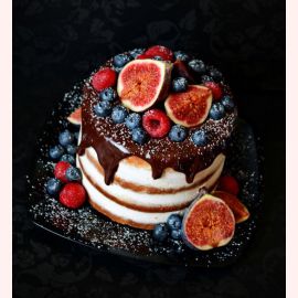 Торт "Сочный инжир и ягодки"