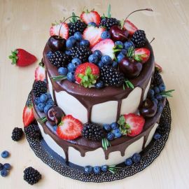 Торт "Сочные ягоды с шоколадом"