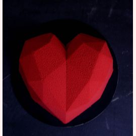 Торт с велюровым покрытием "Ромбовидное сердце"