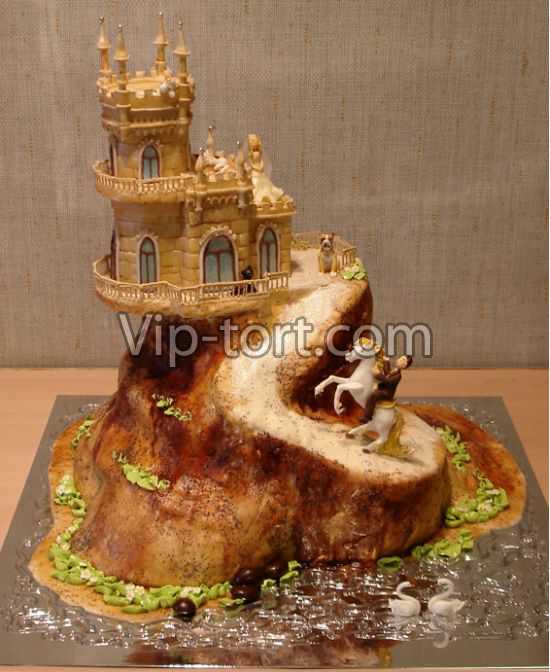 Свадебный торт "Замок на вершине горы"