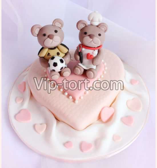 Торт для влюбленных "Мишки на розовом сердце"
