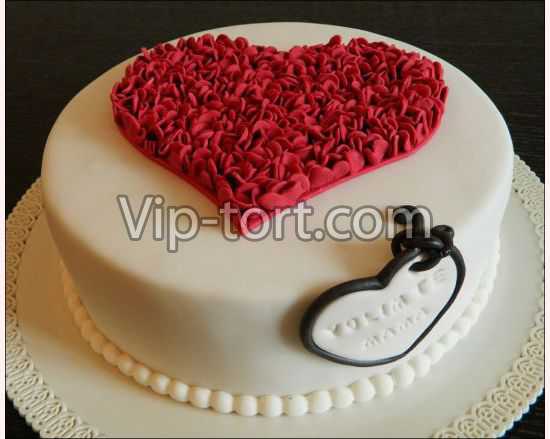 Торт на День влюбленных "Сердце из сердечек"