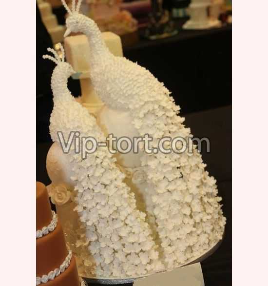 Свадебный торт "Белоснежные павлины"