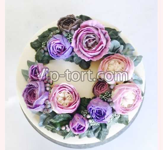 Торт с цветами из крема "Куст сиреневых роз"