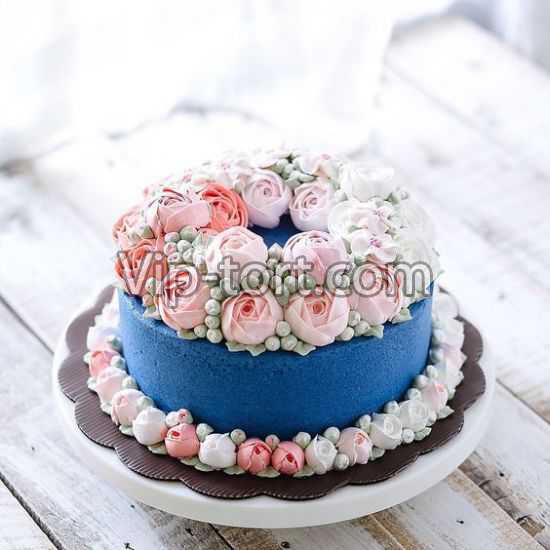 Торт с цветами из крема "Бутоны нежных роз"