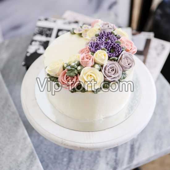 Торт с цветами из крема "Карликовые розочки"