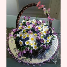 Торт на 8 марта "Корзина с цветами и бабочками"