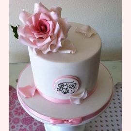 Торт "Шляпа с розой"