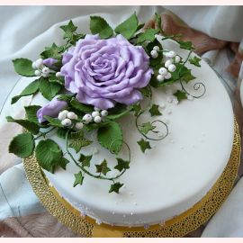 Торт на 8 марта "Роза Фиолетовая"