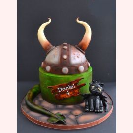 Торт "Шлем и дракон.Как приручить дракона""