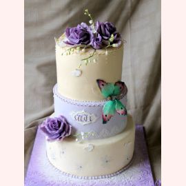 Торт "Лиловые розы и бабочка"