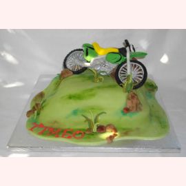 Торт "Зеленый мотоцикл"