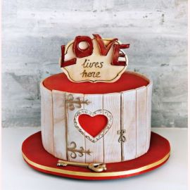 Торт для влюбленных "Деревяная дверь с сердцем"