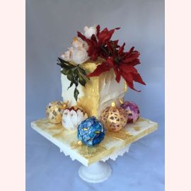 Торт на новый год "Ёлочные игрушки и цветы"
