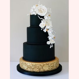 Торт "Изысканный черный и белые розы"