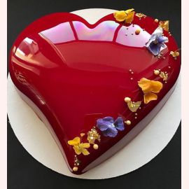 Торт с зеркальным покрытием "Красное сердечко"