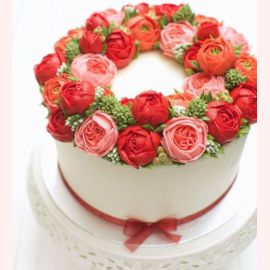 Торт с цветами из крема "Ярко-красные розы из крема"