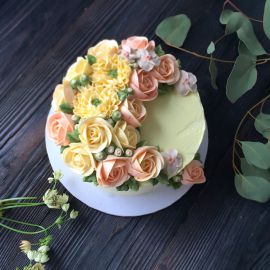 Торт с цветами из крема "Весенние розочки"