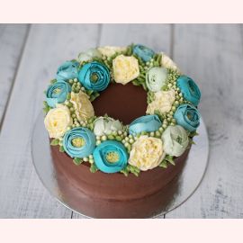 Торт с цветами из крема "Цветы на шоколадных сливках"