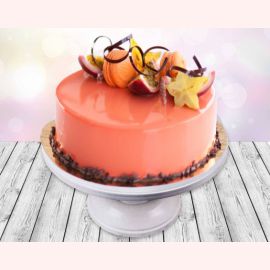 Торт с покрытием гляссаж "Персиковые макаруны и инжир"