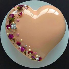 Торт с зеркальным покрытием "Нежно-кремовое сердце"